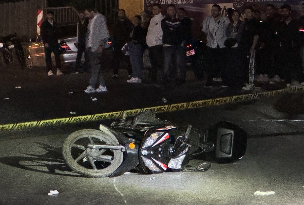 Kocaeli'nin İzmit ilçesinde tır ile motosikletin çarpışması sonucu 1 kişi hayatını...