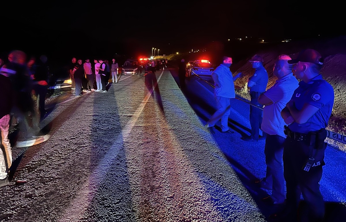 Konya’nın Selçuklu ilçesinde devrilen motosikletin sürücüsü hayatını kaybetti, yanında bulunan...