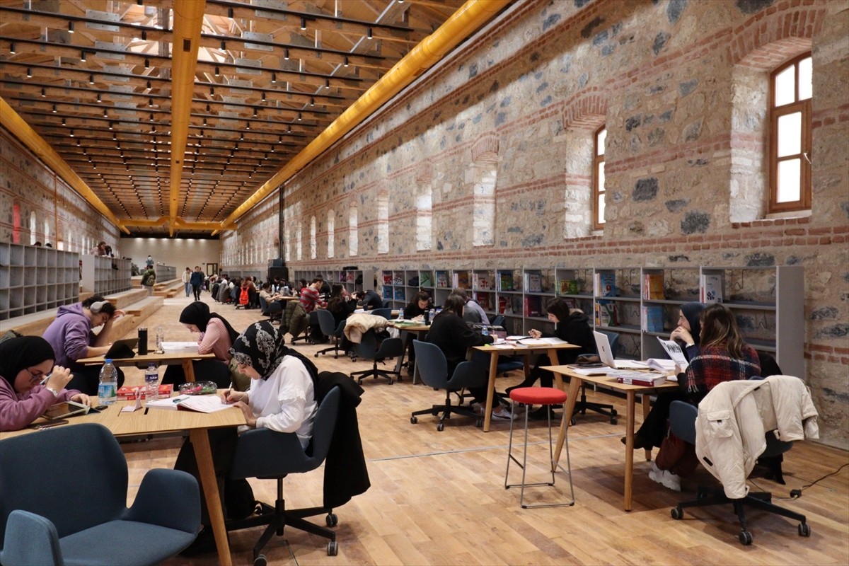 Kültür ve Turizm Bakanlığınca yenilenen Rami Kütüphanesi, 2025 Ağa Han Mimarlık Ödülü'nün 16....