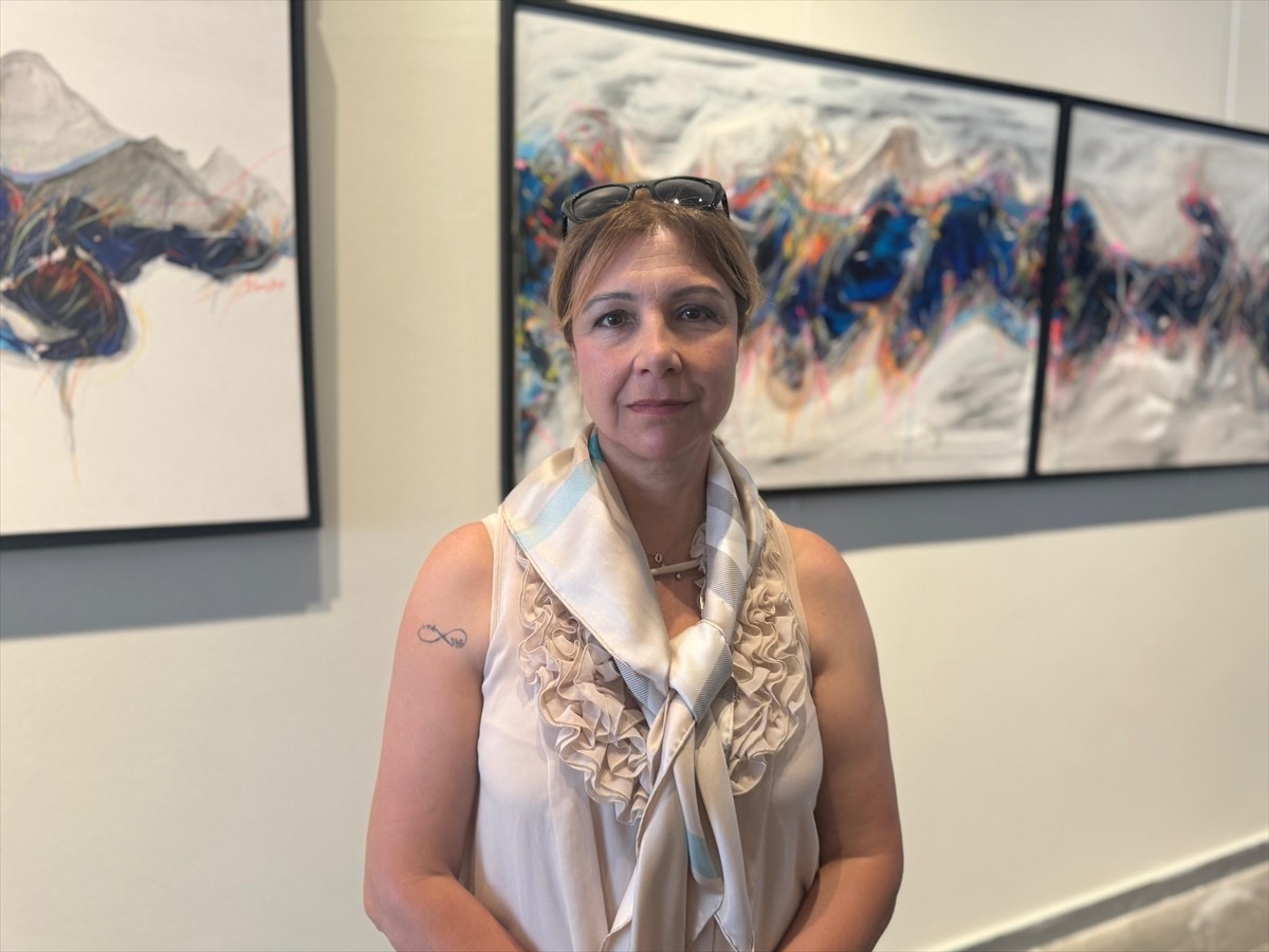 Kültür ve Turizm Bakanlığının katkılarıyla gerçekleştirilen karma resim sergisi "Kaotik Kentin...