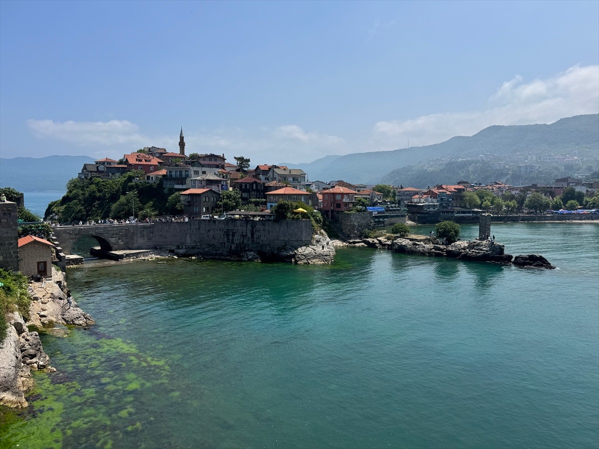 Kurban Bayramı tatilini geçirmek için tarihi yapıları ve doğal güzellikleriyle ünlü Bartın'ın...