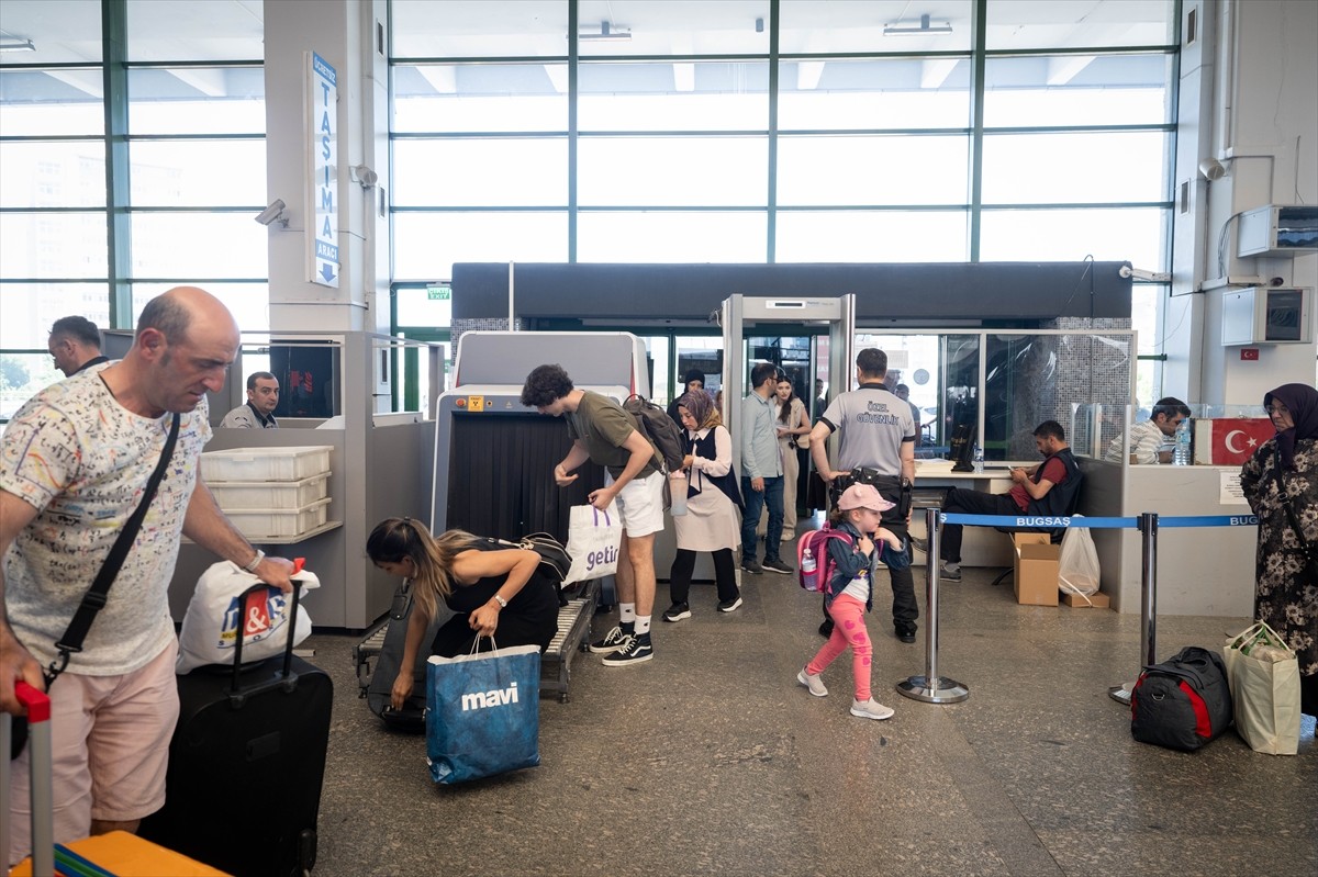 Kurban Bayramı tatilini memleketlerinde ya da tatil beldelerinde geçirmek isteyenler, Ankara...