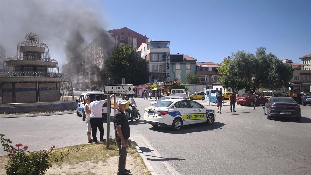 Kütahya'da tüp satışı yapılan bir iş yerinde meydana gelen patlamada yaralanan 3'ü ağır 8 kişi...