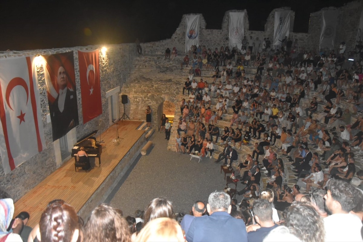 Kuzey Kıbrıs Türk Cumhuriyeti'nden (KKTC) ünlü piyanist Rüya Taner, Mersin'in Anamur ilçesindeki...