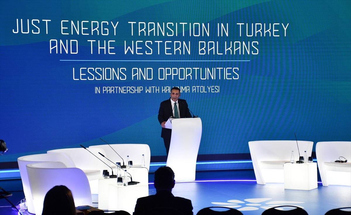 Kuzey Makedonya'nın başkenti Üsküp'te düzenlenen Makedon Enerji Forumu (MEF) ikinci gününde farklı...