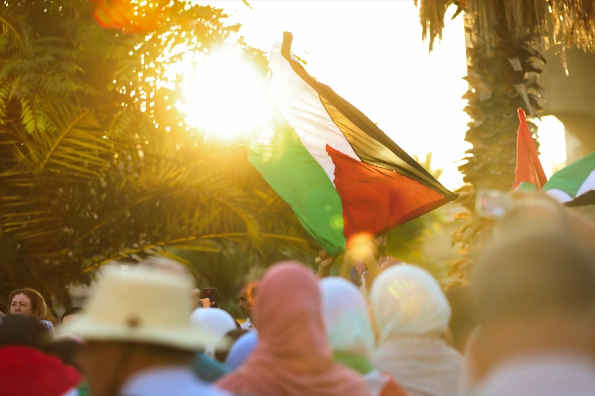 <div>Tunus’tan, İsrail’in Gazze Şeridi’ne uyguladığı ablukayı kırmak ve Filistin halkına destek...