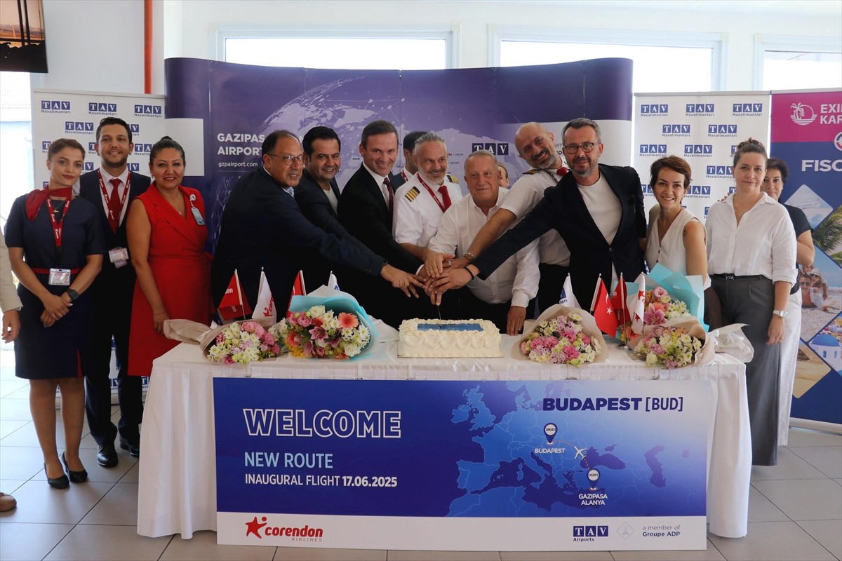 Macaristan'ın başkenti Budapeşte'den Antalya'nın Alanya-Gazipaşa Havalimanı'na başlayan ilk...