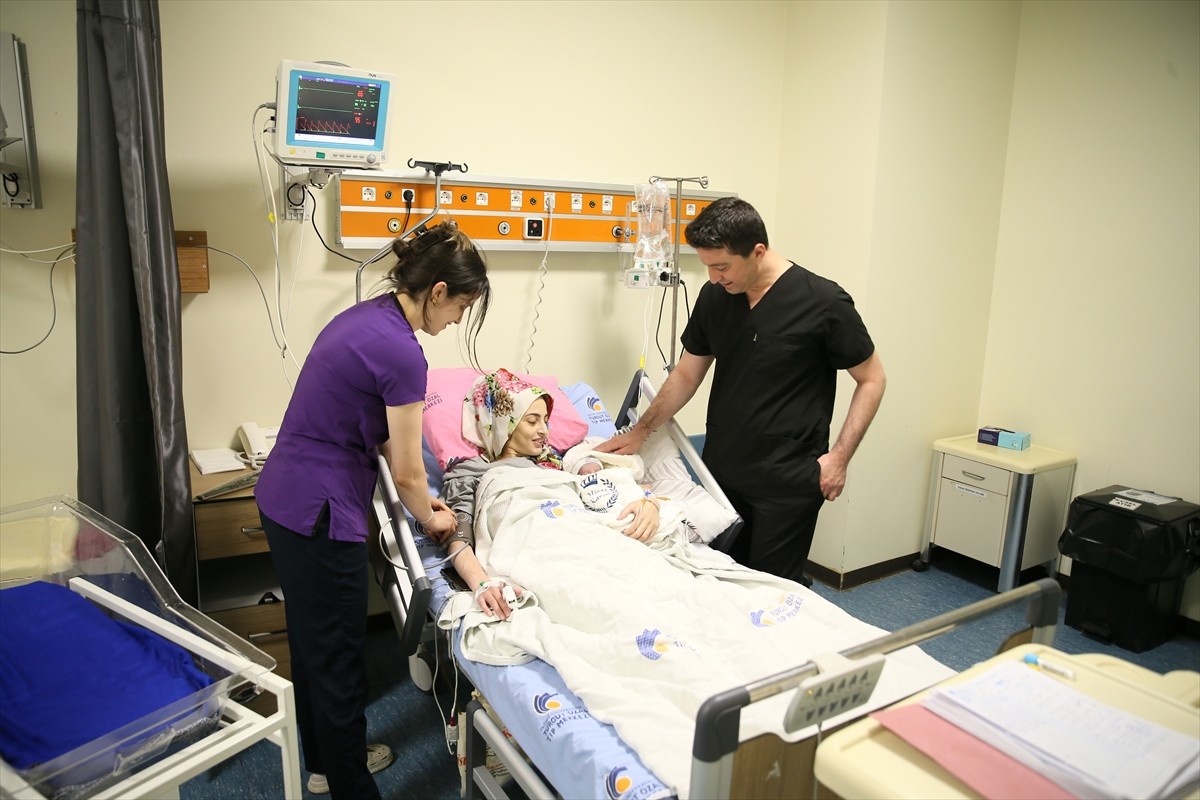 Malatya'da 15 haftalık hamileyken karaciğer yetmezliği teşhisi konulan anne, yapılan başarılı...