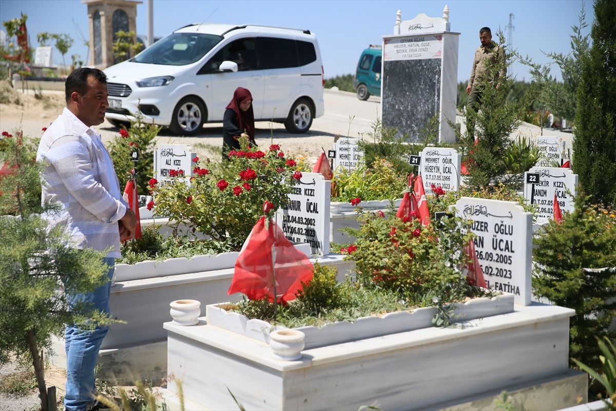 Malatya'da, Kahramanmaraş merkezli 6 Şubat 2023'teki depremlerde yakınları kaybedenler Kurban...