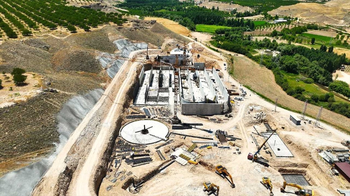 Malatya'nın Yeşilyurt ilçesinde yapımı süren İkizce deprem konutlarındaki atık sular, arıtılarak...