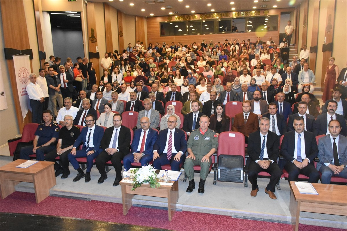 Malatya Valiliği himayesinde, İl Milli Eğitim Müdürlüğünce 551 okulda yürütülen ve 7 bin 716...