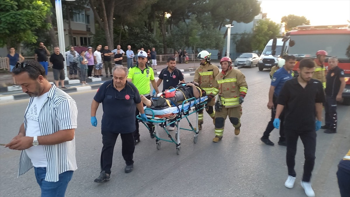 Manisa'nın Yunusemre ilçesinde ağaca çarpan otomobilin sürücüsü ağır yaralandı.  İhbar üzerine...