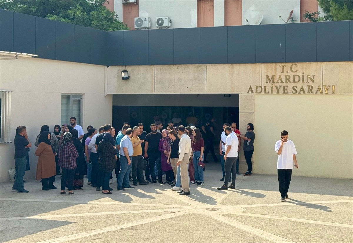 Mardin'in merkez Artuklu ilçesinde otomobilin çarpması sonucu 2 çocuğun öldüğü kazaya ilişkin...