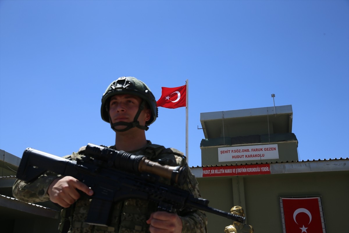 Mardin'in Nusaybin ilçesinde sınırın sıfır noktasında görev yapan Mehmetçik, vatan nöbetinde...