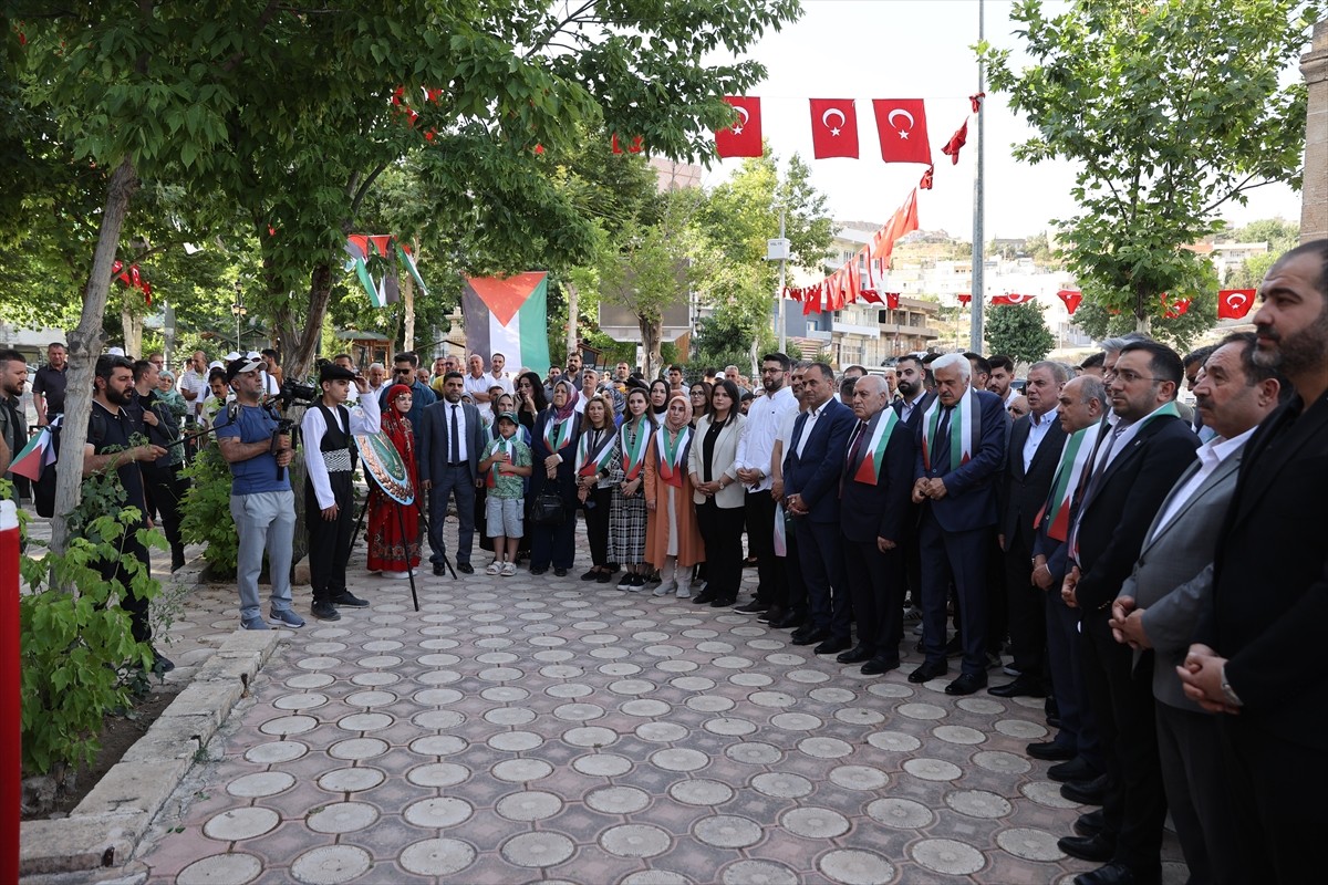 Mardin'in Yeşilli ilçesinde bu yıl 17'ncisi düzenlenen "Yeşilli Uluslararası Kültür Sanat ve Kiraz...