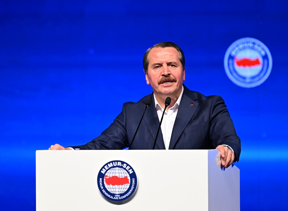 Memur -Sen Genel Başkanı Ali Yalçın, ATO Congresium'da düzenlenen “Memur-Sen 30. Yıl Vefa...