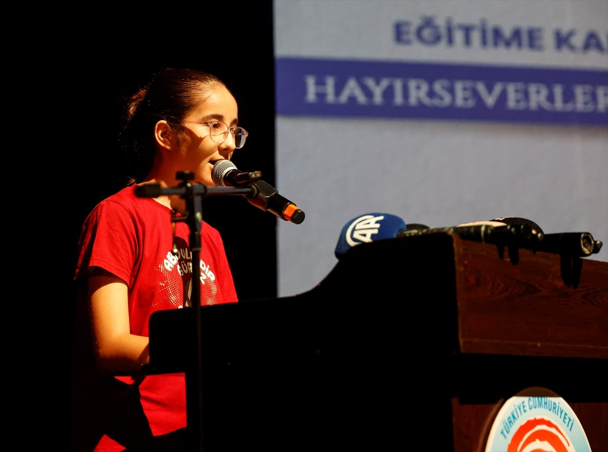 Mersin'de, "Eğitime Kalıcı Eser Kazandıran Hayırseverlerle Buluşma Programı" düzenlendi. Mersin...