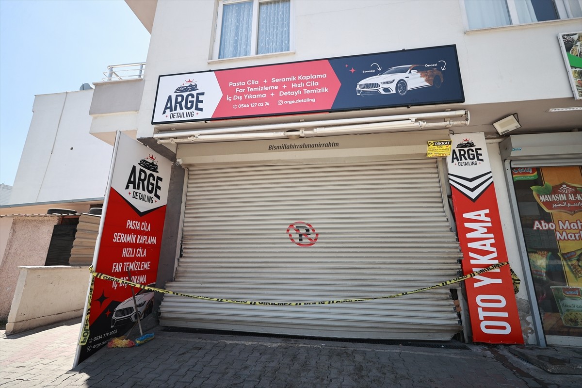 Mersin'in Toroslar ilçesindeki bir oto yıkamacıda 4 gencin cesedi bulundu.