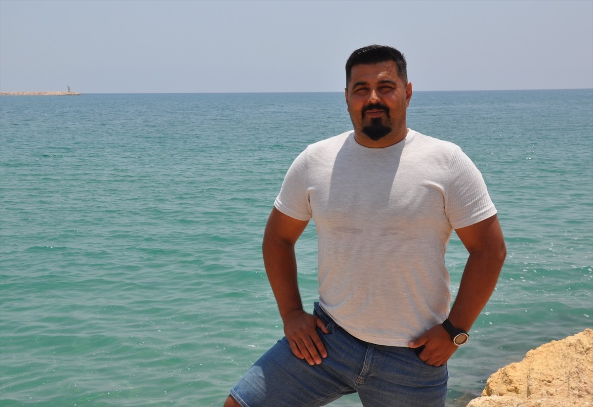 Mersin açıklarında dalış yapan İrfan Alınç, yunus sürüsüyle karşılaştığı anları su altı...