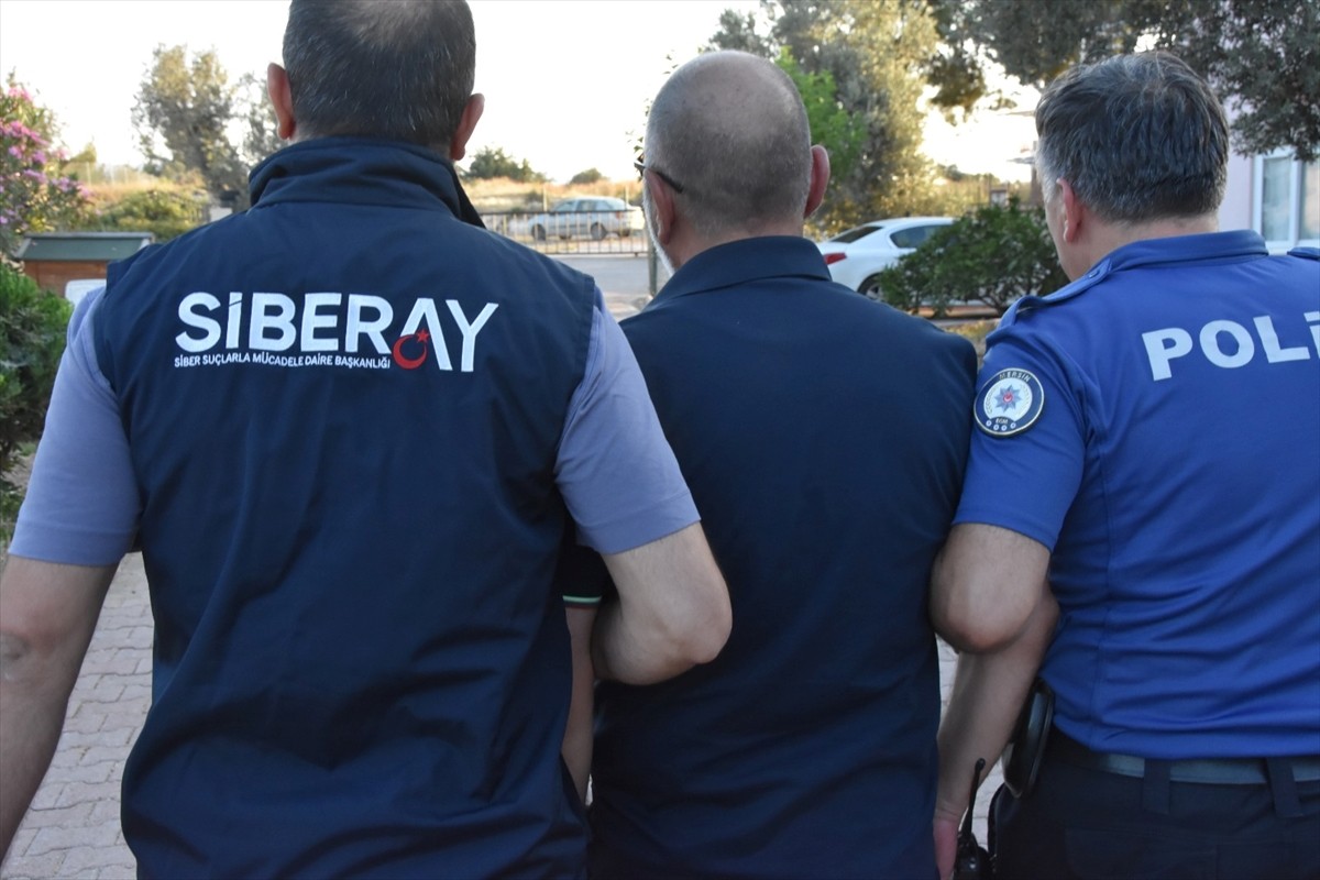 Mersin merkezli 6 ilde düzenlenen yasa dışı bahis operasyonunda gözaltına alınan 15 şüpheliden 8'i...