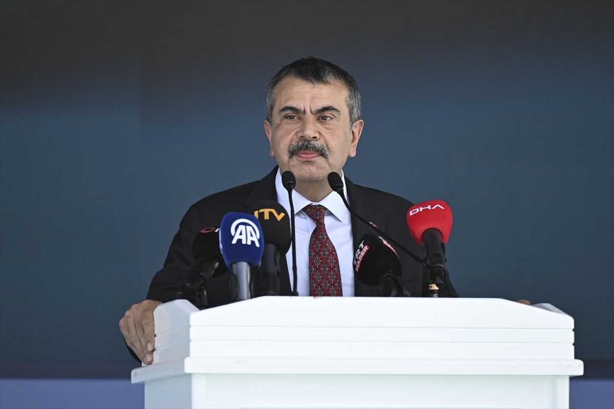 Milli Eğitim Bakanı Yusuf Tekin, Milli Eğitim Bakanlığı (MEB) Hayat Boyu Öğrenme Genel Müdürlüğü...