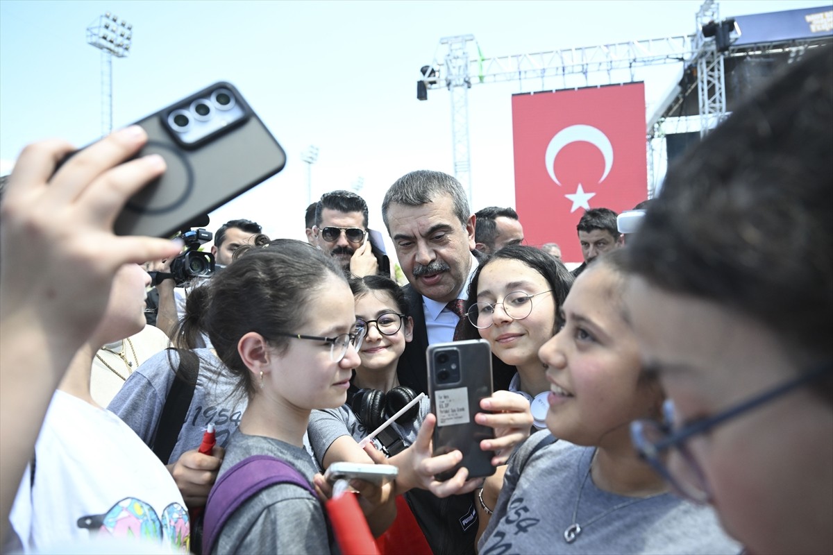 Milli Eğitim Bakanı Yusuf Tekin, Milli Eğitim Bakanlığı (MEB) Hayat Boyu Öğrenme Genel Müdürlüğü...