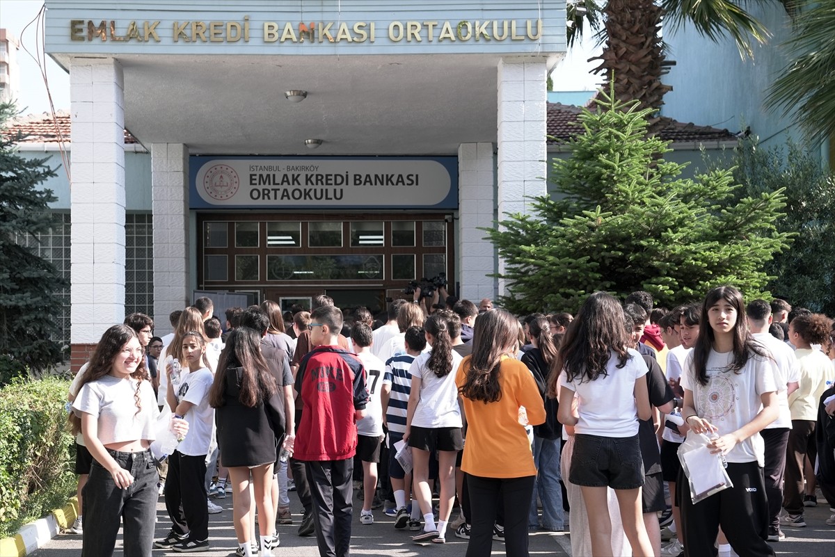 Milli Eğitim Bakanlığınca (MEB) 8'inci sınıf öğrencilerine yönelik düzenlenen Liselere Geçiş...