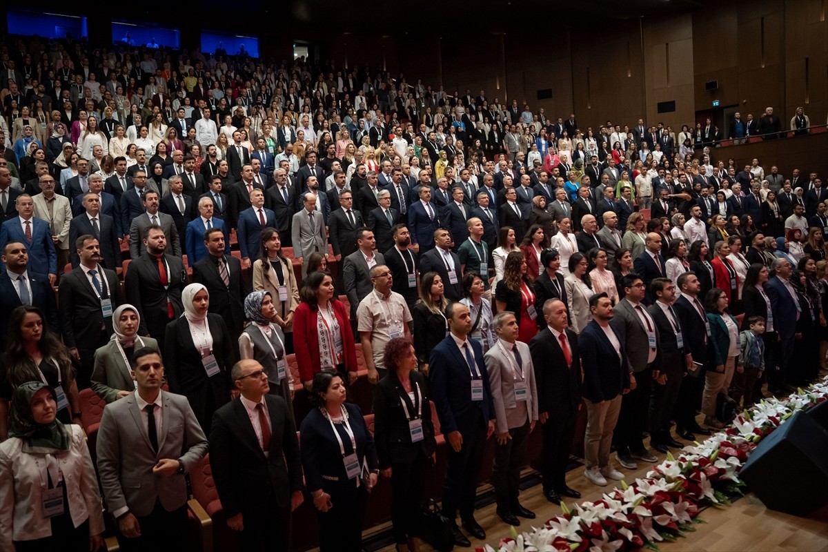 Milli Eğitim Bakanlığınca (MEB), Türkiye Yüzyılı Maarif Modeli'nin kuramsal temelleri, uygulama...