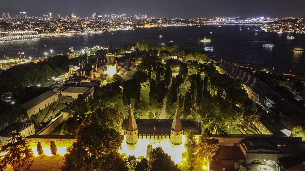 Milli Saraylar Başkanlığına bağlı Topkapı Sarayı, müze olarak faaliyet göstermeye başladığı...