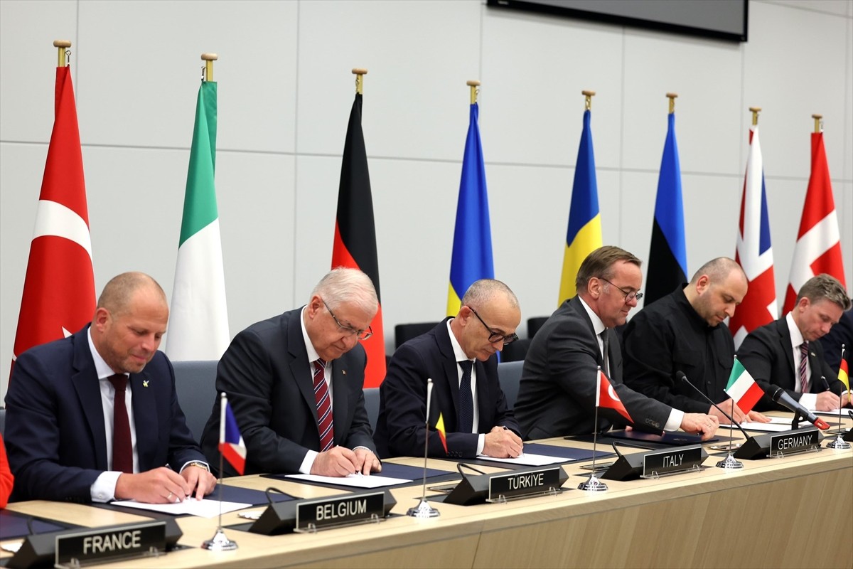 Milli Savunma Bakanı Yaşar Güler (sol 2), NATO Savunma Bakanları Toplantısı kapsamında düzenlenen...