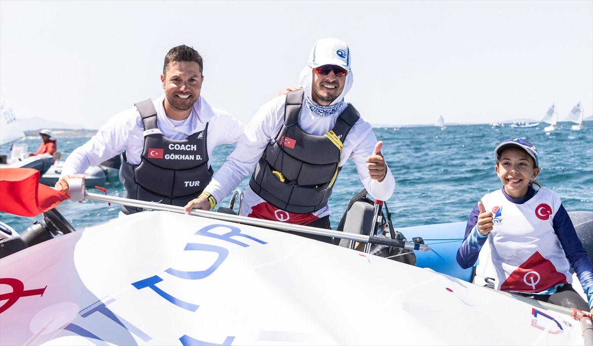 Milli yelkenciler, İzmir'in Çeşme ilçesinde düzenlenen 2025 Optimist Avrupa Şampiyonası'nda 1...
