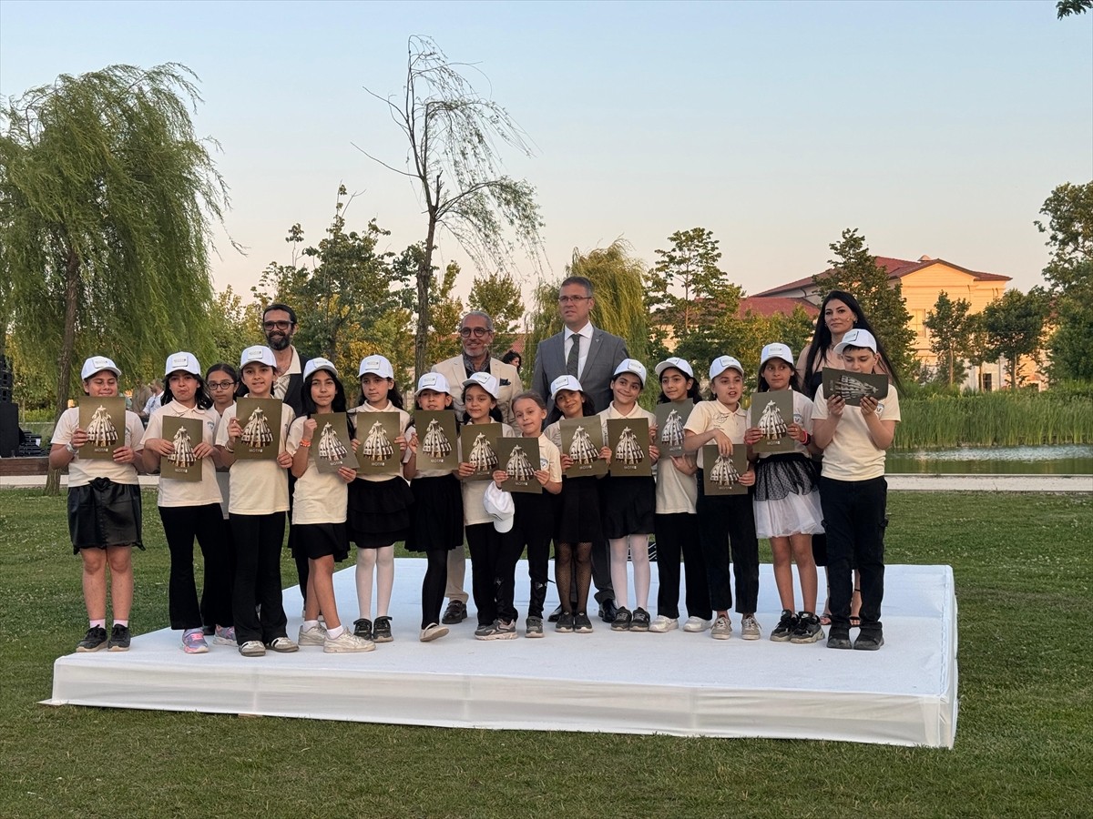 Moda ve Tasarım Derneği (MOTAD) öncülüğünde, Şehit Eyüp Çolakoğlu İlköğretim Okulu iş birliğiyle...