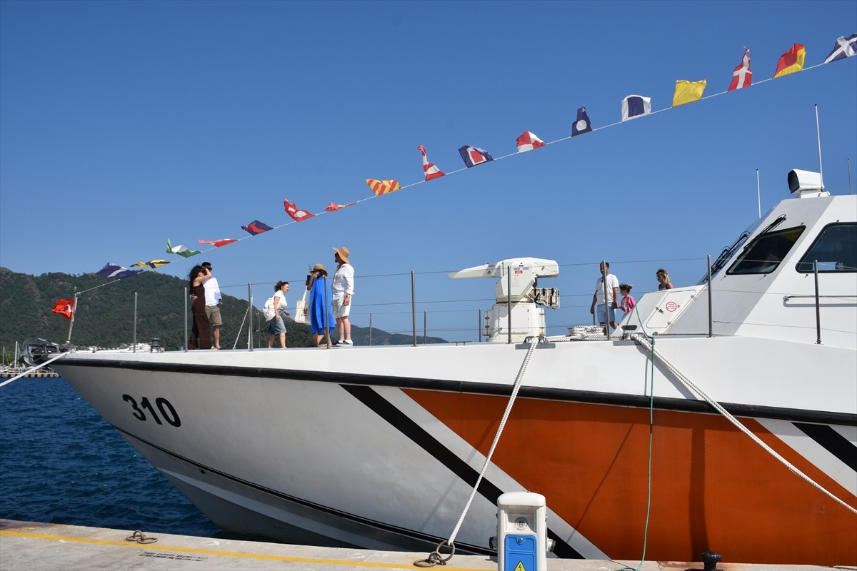 Muğla'nın Marmaris ilçesinde, Sahil Güvenlik Komutanlığının kuruluşunun 43. yıl dönümü dolayısıyla...