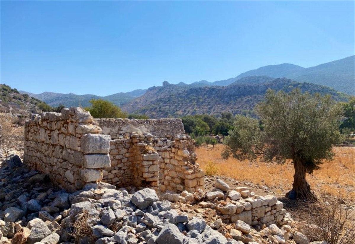 Muğla'nın Marmaris ilçesindeki Phoenix Antik Kenti'ndeki kazılarda ortaya çıkarılan 23 yazıt ile...