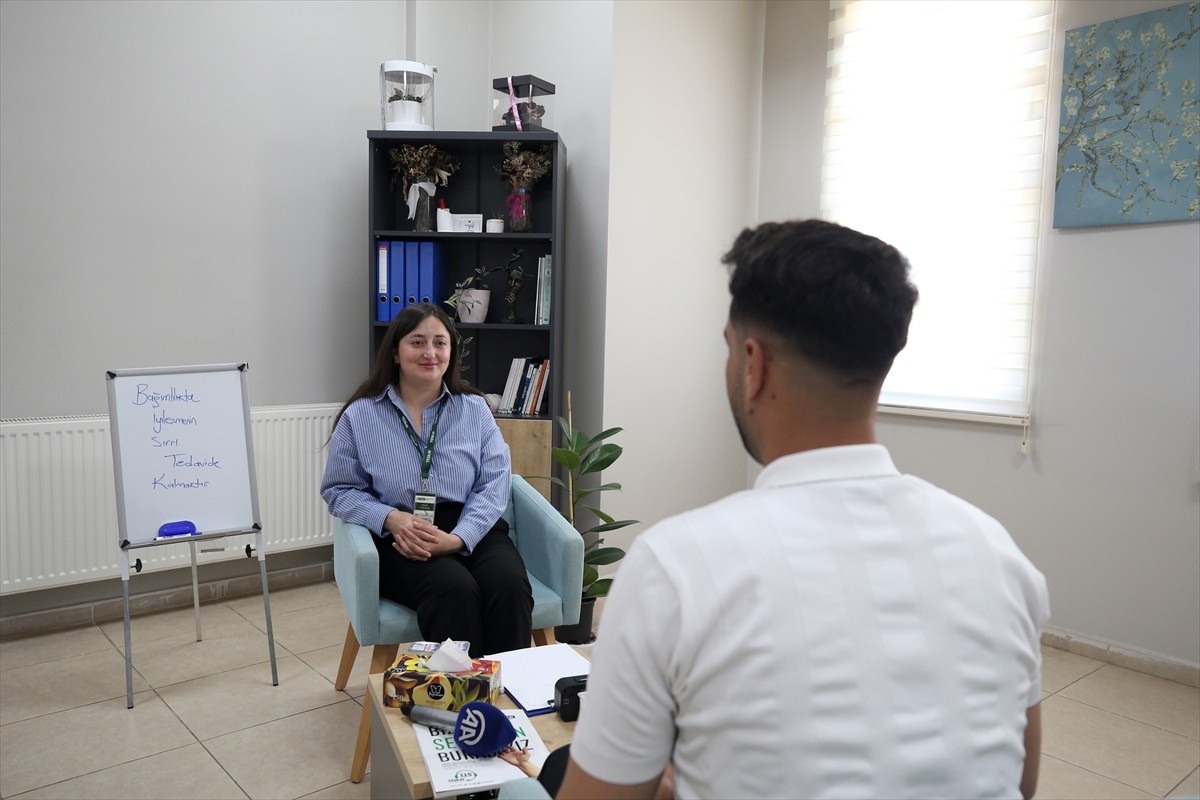 Muş'ta 5 yıl uyuşturucu kullanan ve yaşadığı sıkıntılar nedeniyle intiharın eşiğine gelen 33...