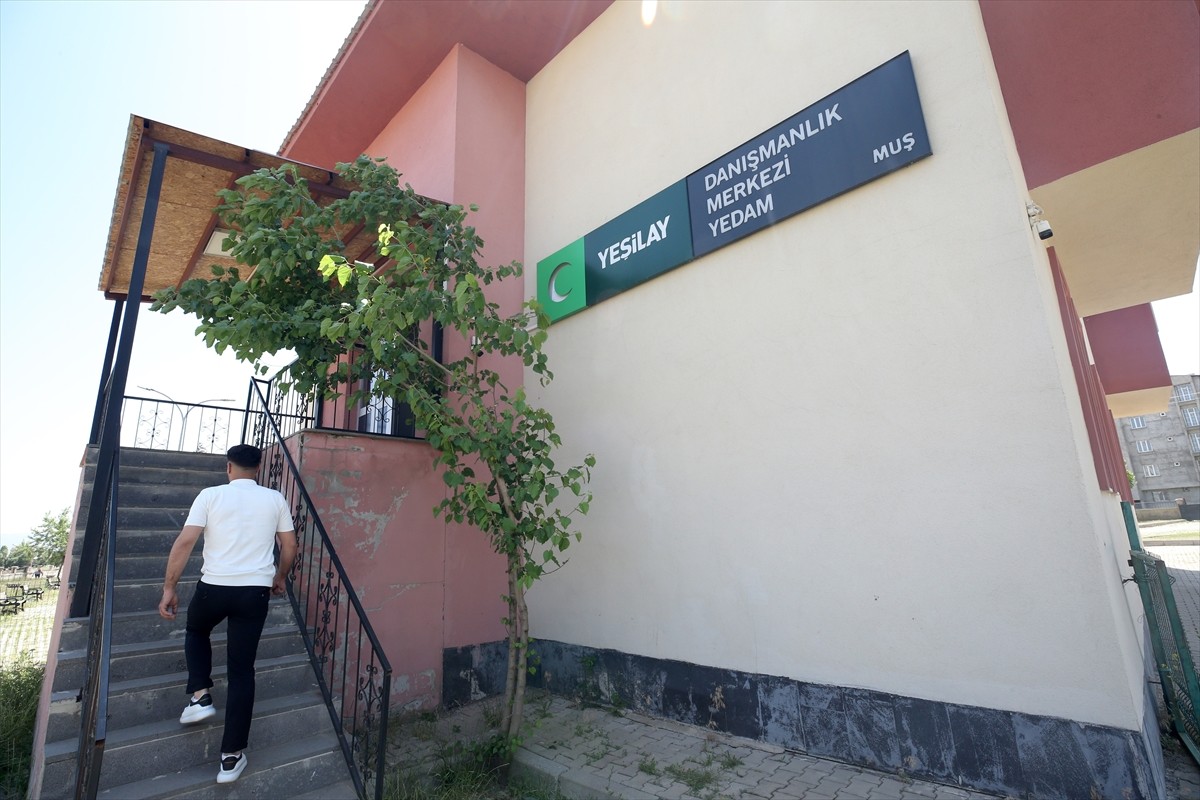 Muş'ta 5 yıl uyuşturucu kullanan ve yaşadığı sıkıntılar nedeniyle intiharın eşiğine gelen 33...