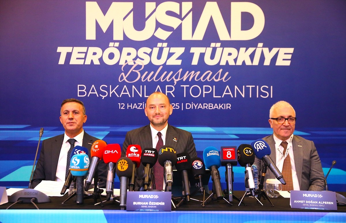 MÜSİAD tarafından yönetim kurulu üyeleri, 84 şube ve temsilcilikten başkanların katılımıyla...