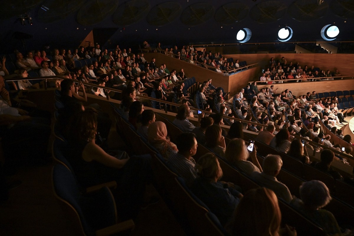 Napolitan ve tango şarkılarından oluşan "Napolitango" konseri, başkentli müzikseverlerle buluştu. ...