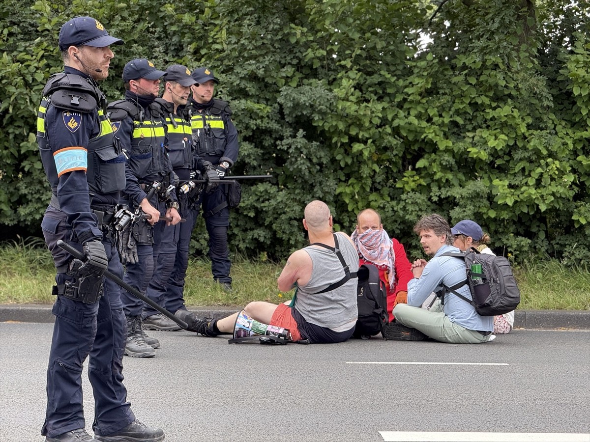 NATO Devlet ve Hükümet Başkanları Toplantısı&#039;nın yapıldığı Hollanda&#039;nın Lahey kentinde...
