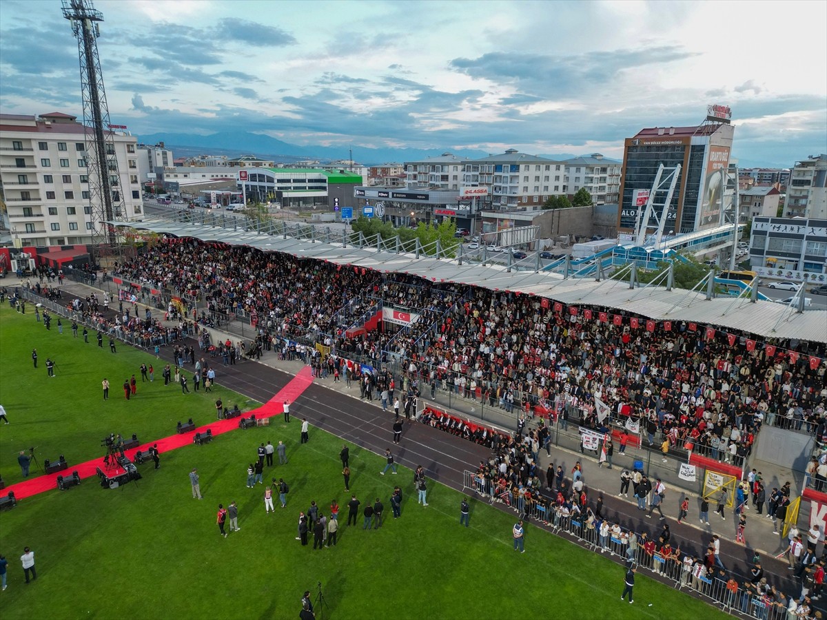 Nesine 2. Lig play-off finalinde Artı Değer Vanspor'un, Batman Petrolspor'u yenerek Trendyol 1....