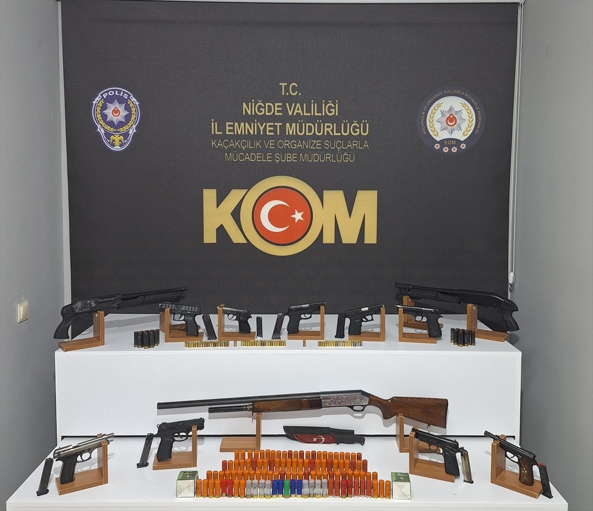 Niğde'de polisin düzenlediği ruhsatsız silah operasyonunda 16 şüpheli gözaltına alındı. Yapılan...