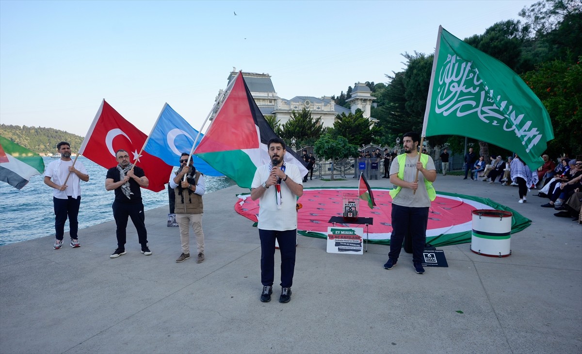 Open Rafah grubu üyeleri öncülüğünde, Mısır'ın İstanbul Başkonsolosluğu önünde düzenlenen ve 48...