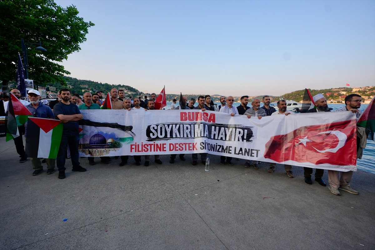 Open Rafah grubu üyeleri öncülüğünde, Mısır'ın İstanbul Başkonsolosluğu önünde düzenlenen ve 48...