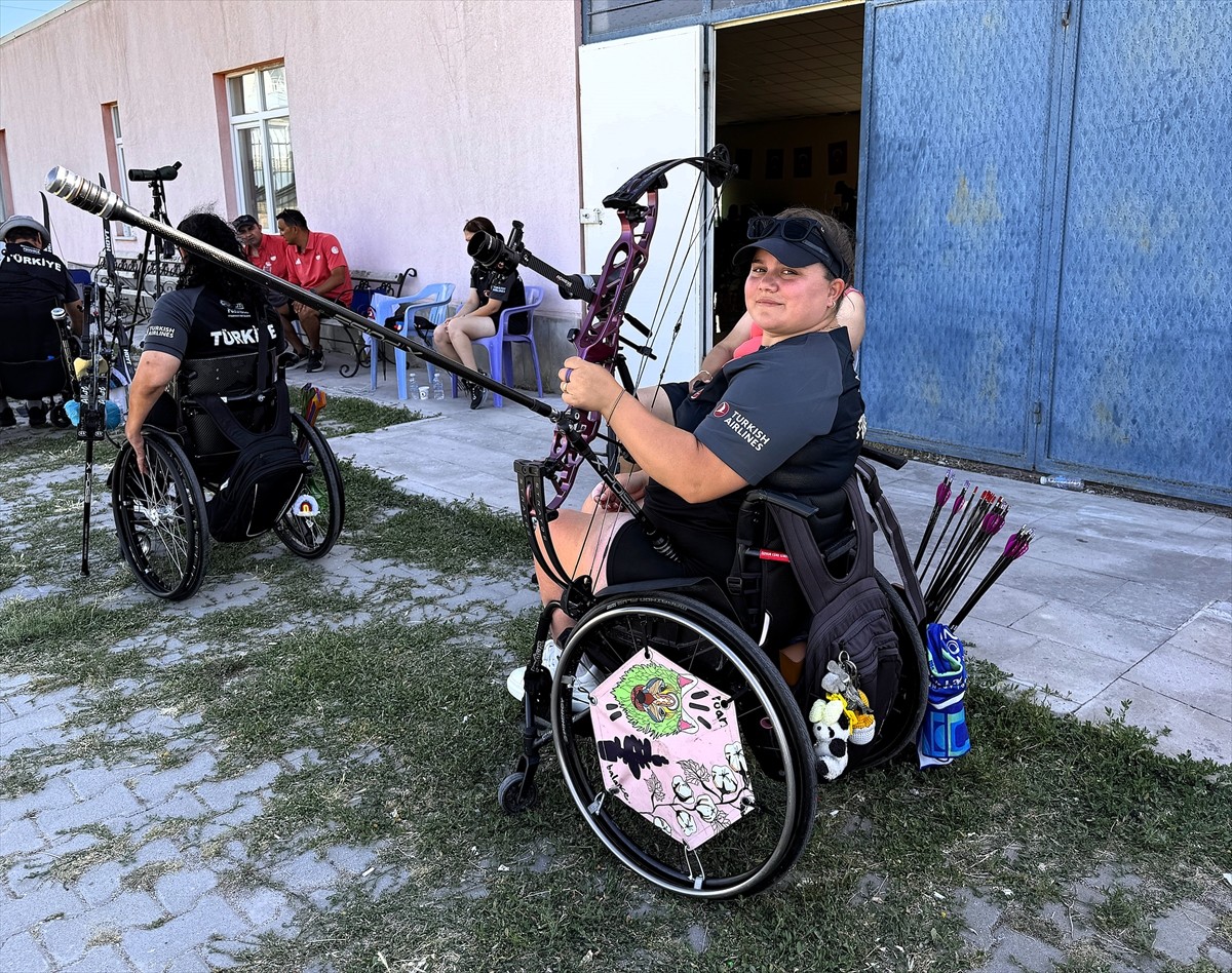 Paris 2024 Paralimpik Oyunları'nda altın madalya kazanan milli para okçu Öznur Cüre Girdi, 2023'de...