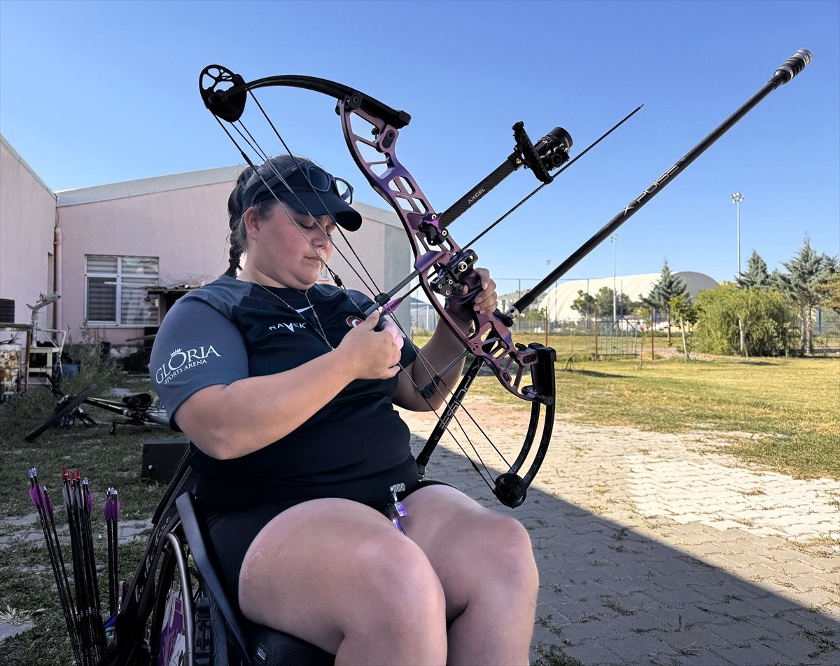 Paris 2024 Paralimpik Oyunları'nda altın madalya kazanan milli para okçu Öznur Cüre Girdi, 2023'de...