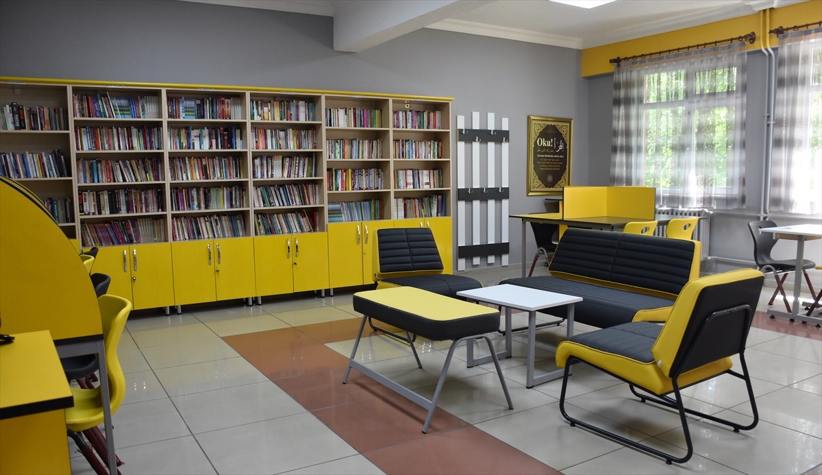 Pençe-Kaplan Operasyonu bölgesinde yaralanan ve tedavi gördüğü hastanede şehit olan Astsubay...