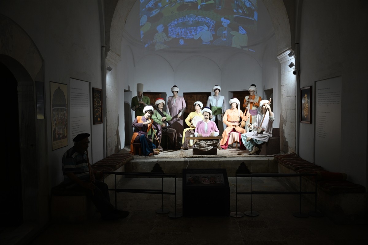 "Gece müzeciliği" konseptiyle yaz boyunca geceleri de açık olacak Sultan II. Bayezid Külliyesi...