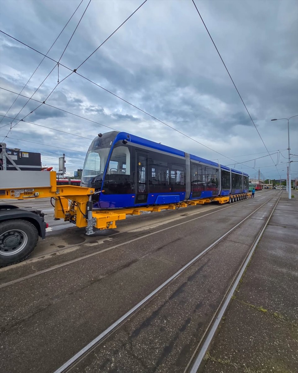 Raylı ve elektrikli toplu taşıma sistemleri üreticisi Bozankaya'nın Sırbistan için imalatına...