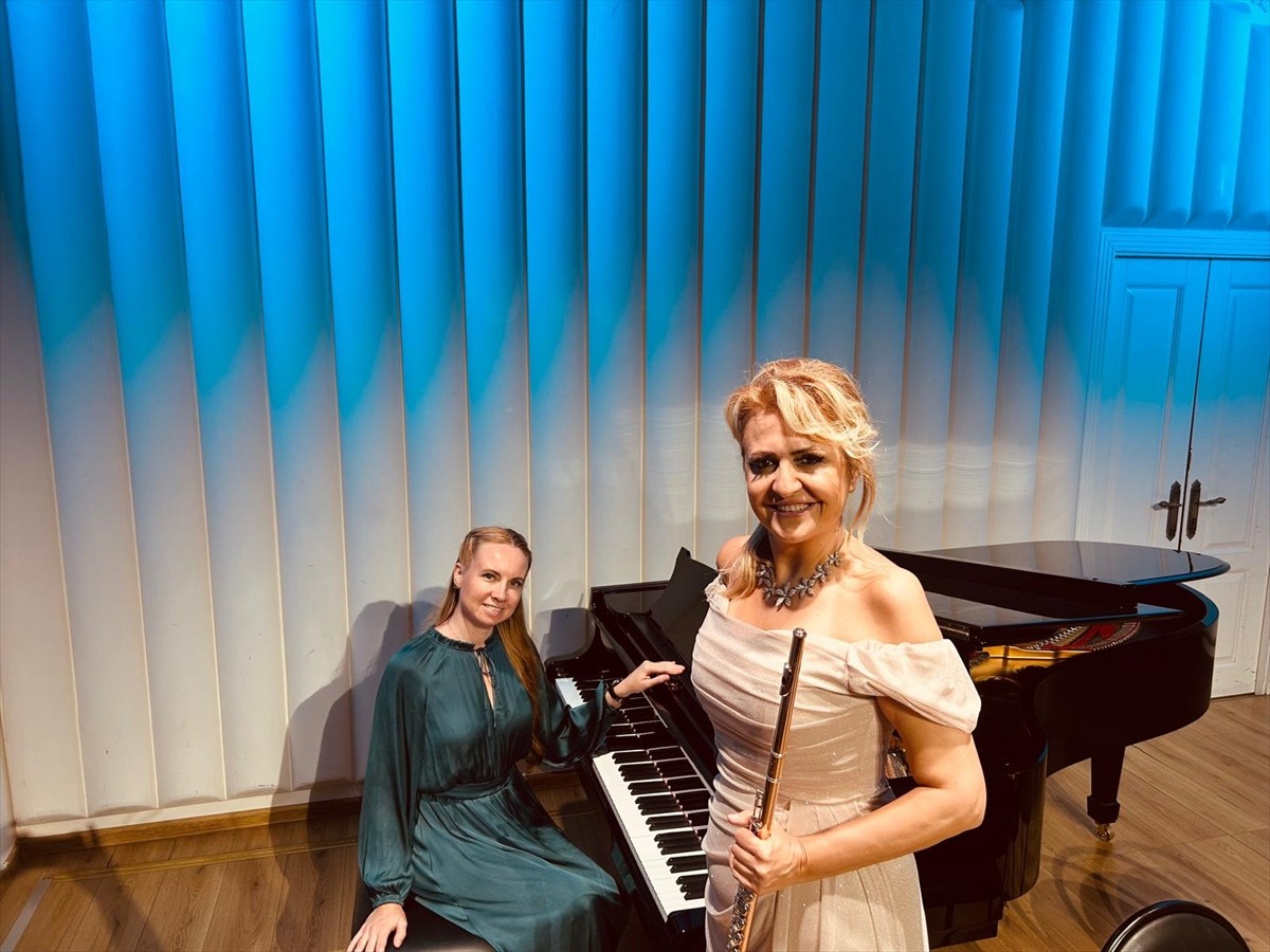 Rusya'da Moskova Uluslararası Yaz Flüt Festivali düzenlendi. Flüt sanatçıların sahne aldığı...