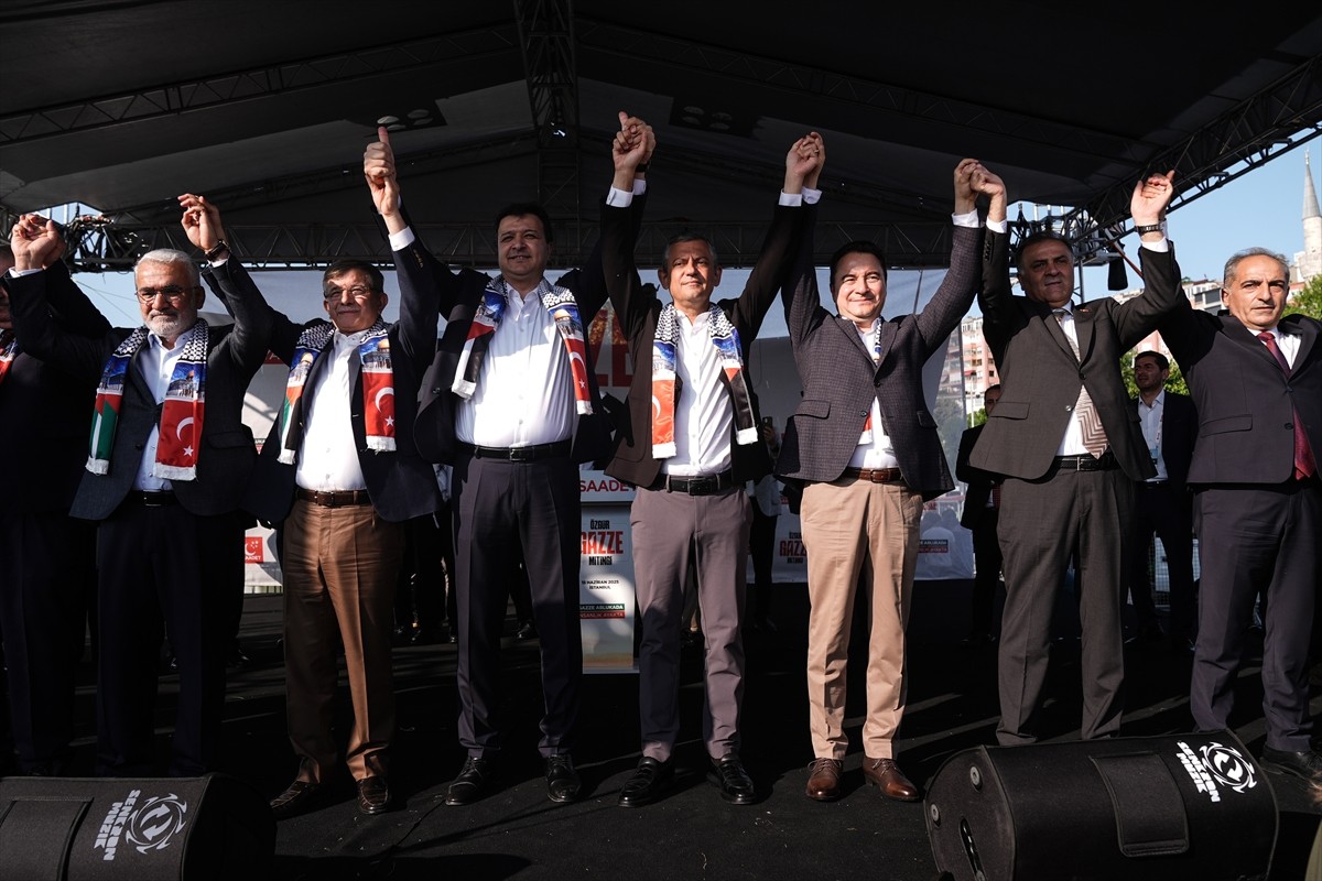 Saadet Partisince, İsrail'in Gazze'deki saldırılarına ve ablukasına karşı Üsküdar'da "Gazze...